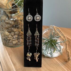 3 pairs of fashion earrings.